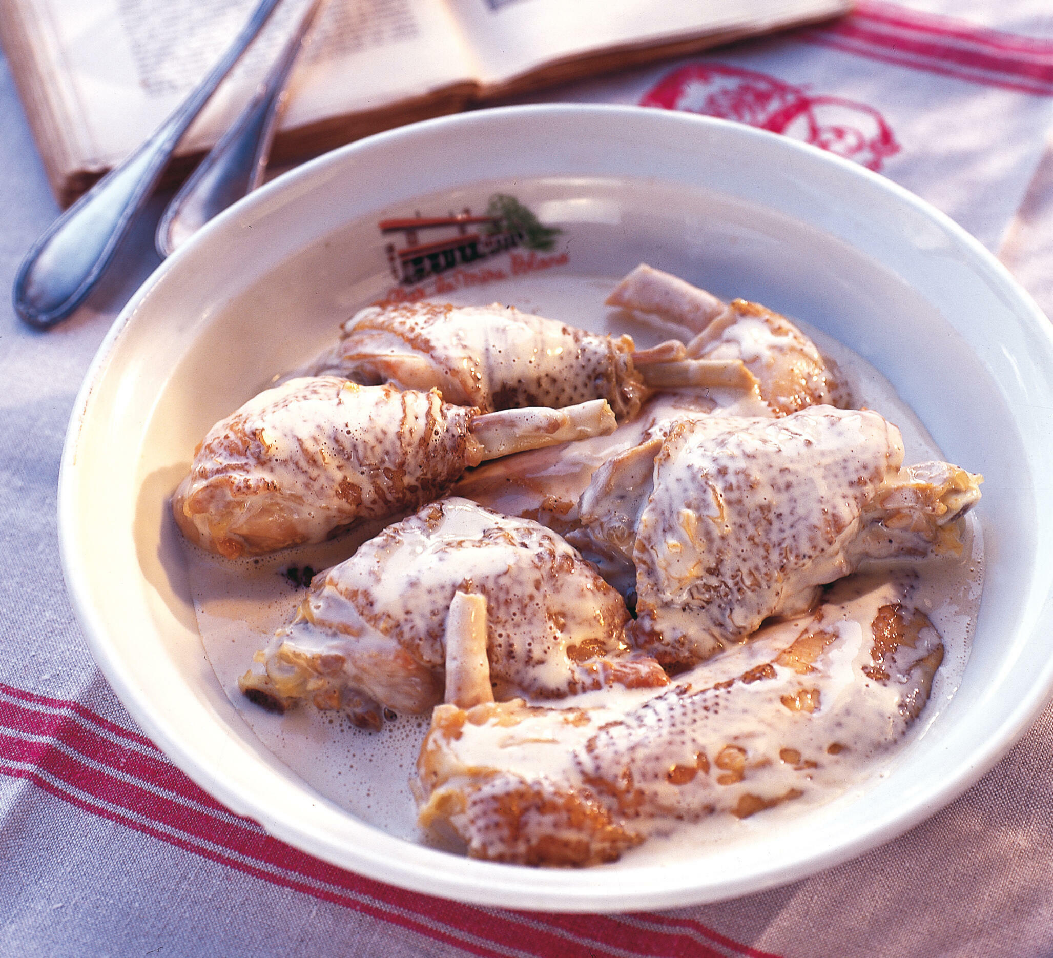 Recette du poulet à la crème « Façon Mère Blanc » (recette de Georges  Blanc) - Tables & Auberges