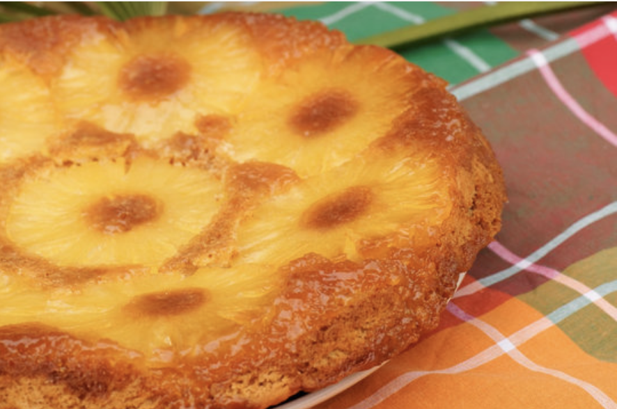 Gâteau à l’ananas végétalien vers le haut